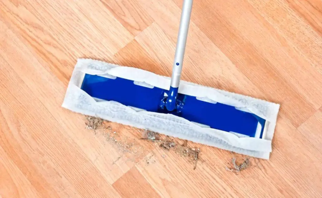 How to remove buildup on laminate flooring